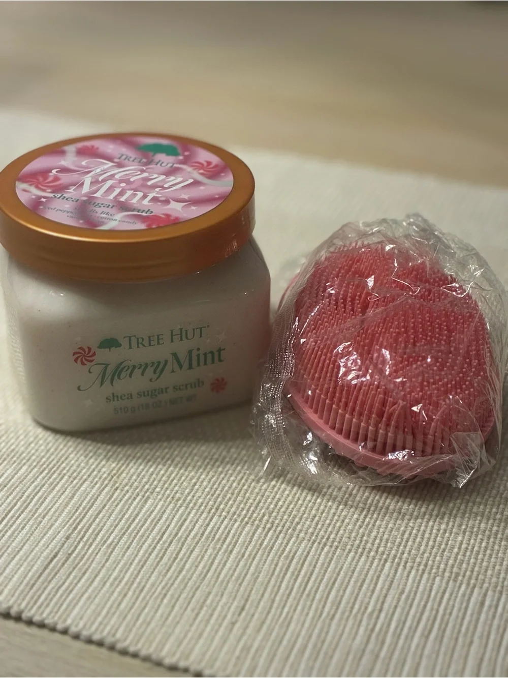 Tree Hut Merry Mint Shea Sugar Scrub & Body Brush